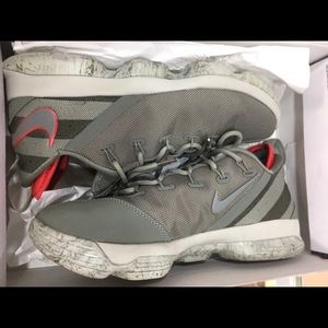 Lebron XIV Low basketball sneakers sz 8 nike nba